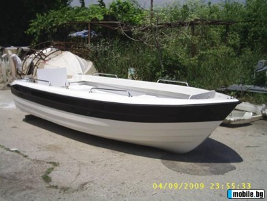 TRITON 440 cm